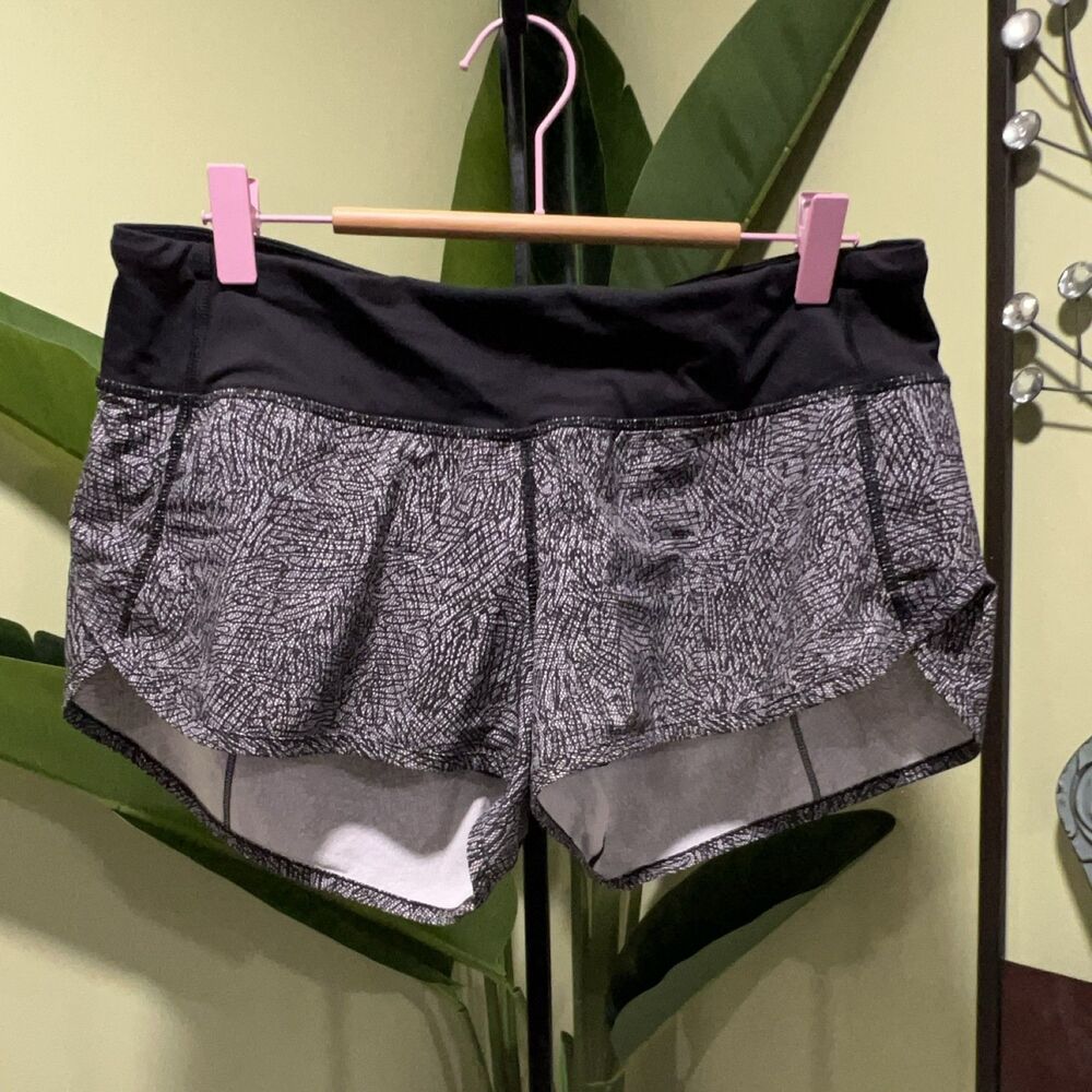Lululemon Speed Short Women's Black White Size 6 Athletic Shorts 2.5" Inseam